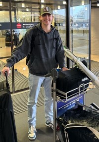 Davis Koch nach Ankunft am Flughafen